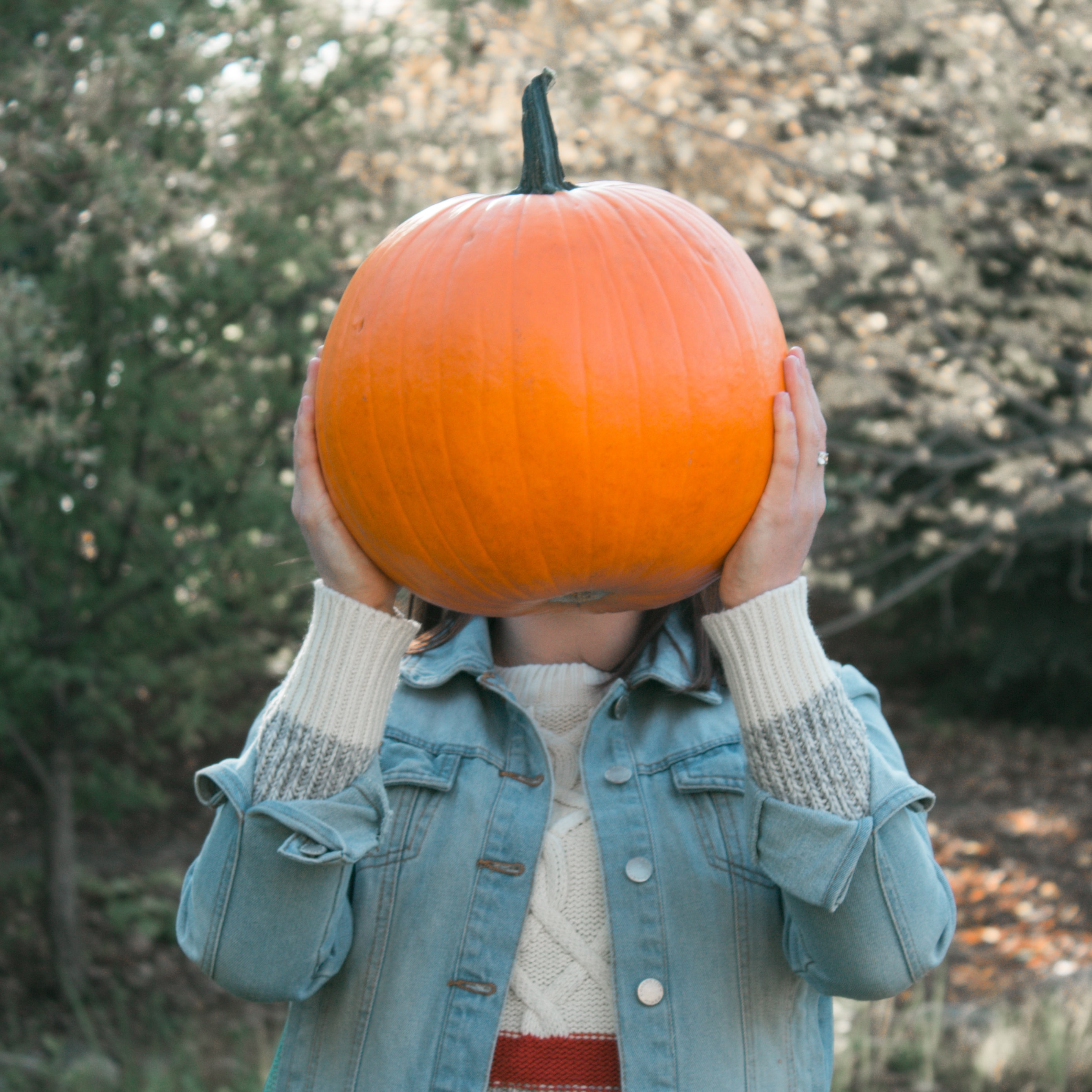 Smiling because it's pumpkin season 🎃 Wearing @lululemon #ad